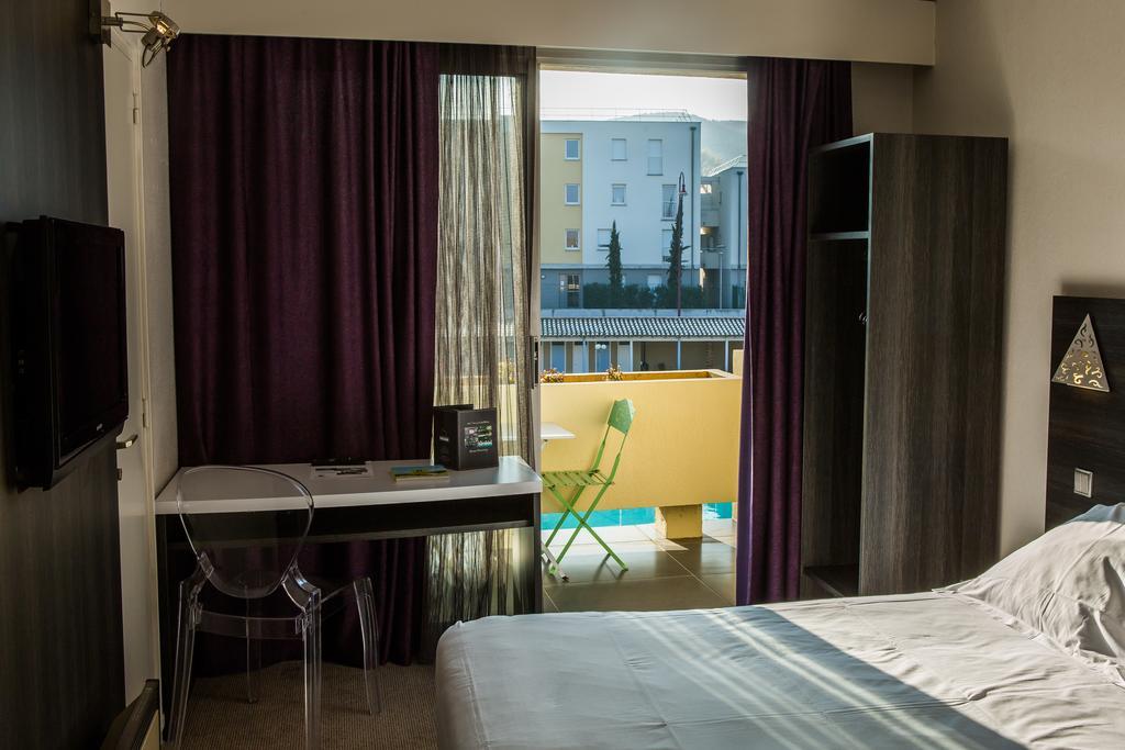 Hotel Logis Restaurant Les Oliviers 3*