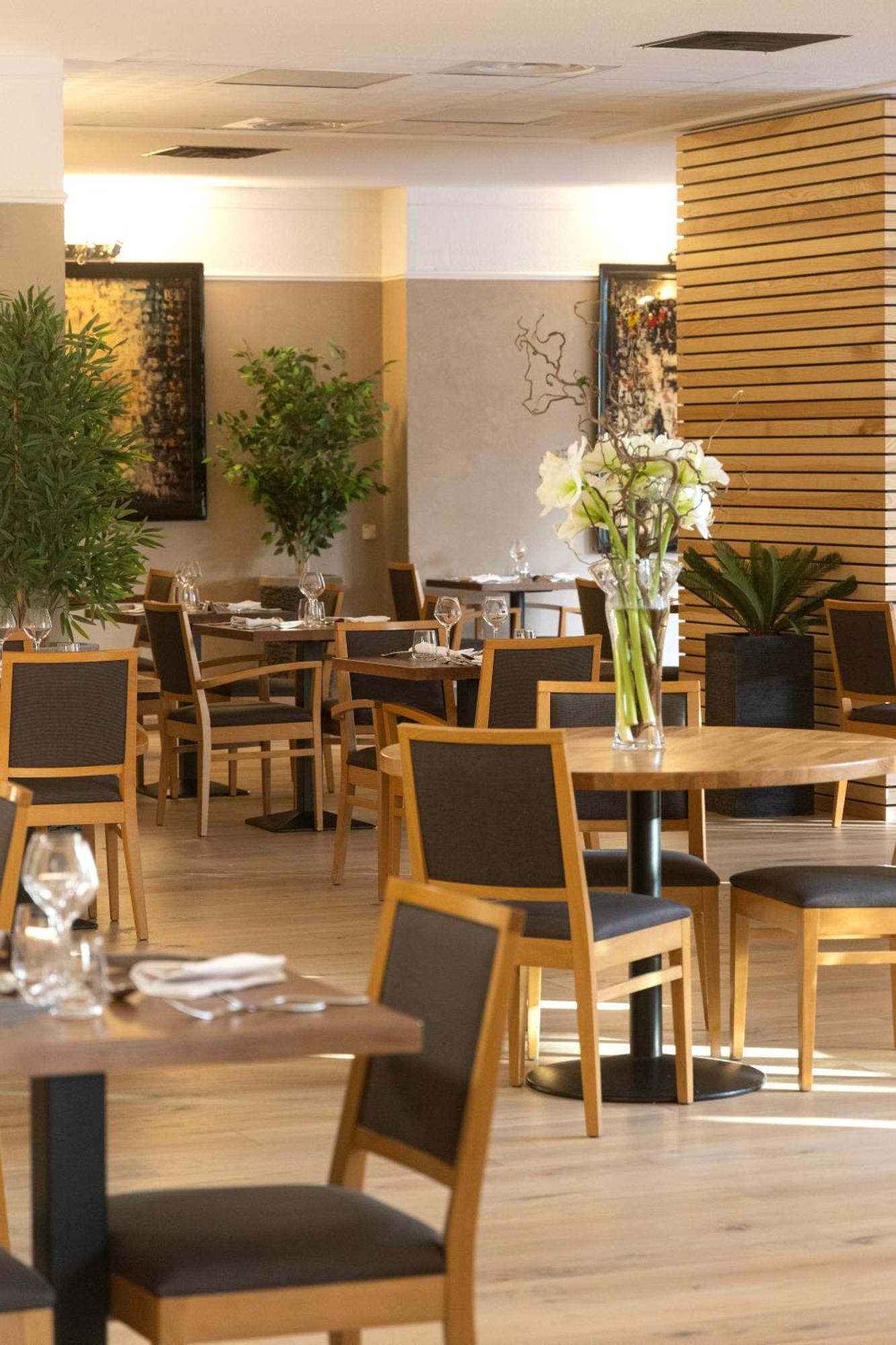 Hotel Logis Restaurant Les Oliviers 3*
