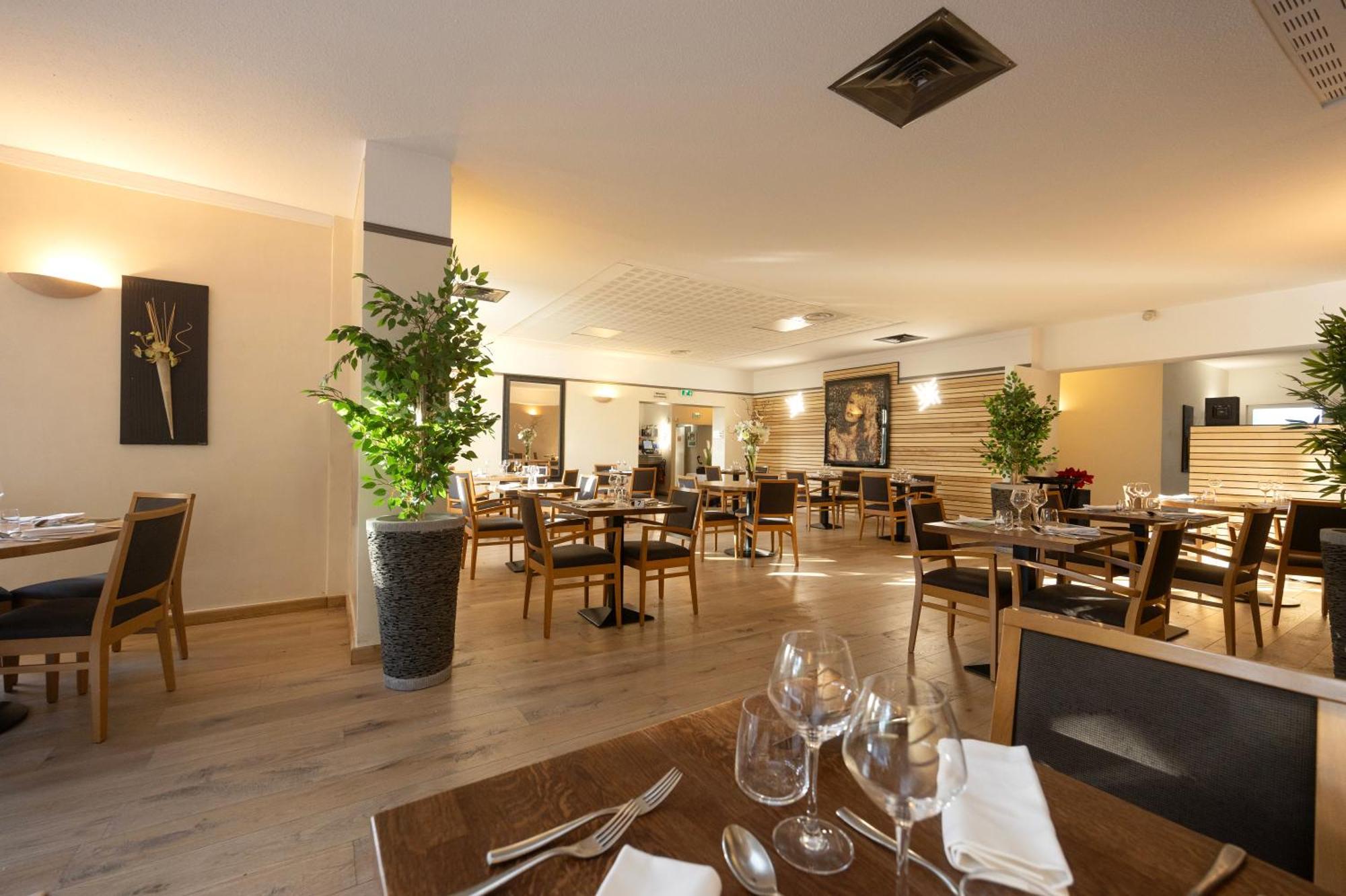 Logis Restaurant Les Oliviers 3* Loriol-sur-Drome