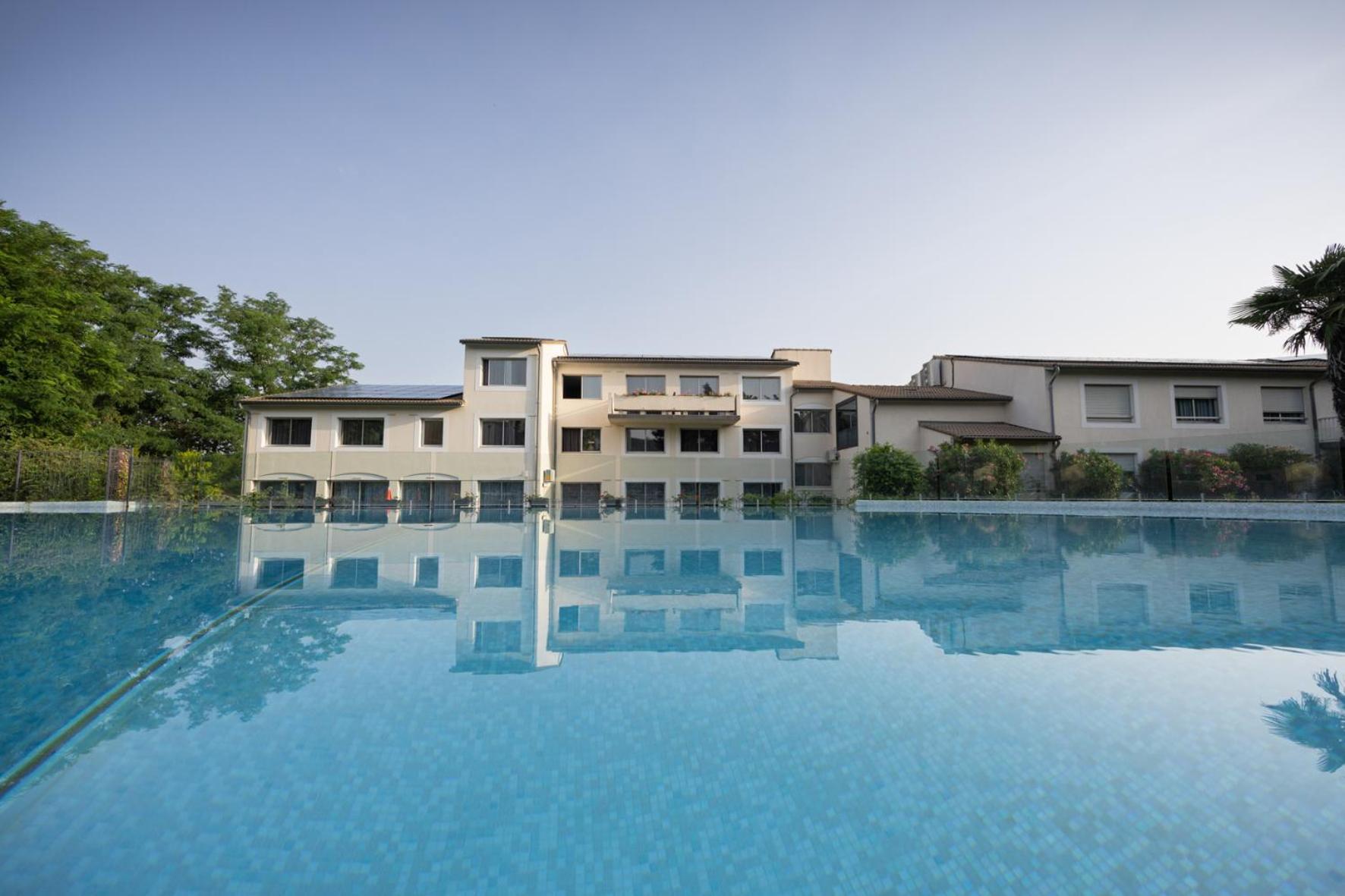 Logis Restaurant Les Oliviers Hotel